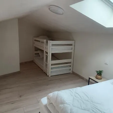 Neuf, Spacieux Et Au Calme Daire *